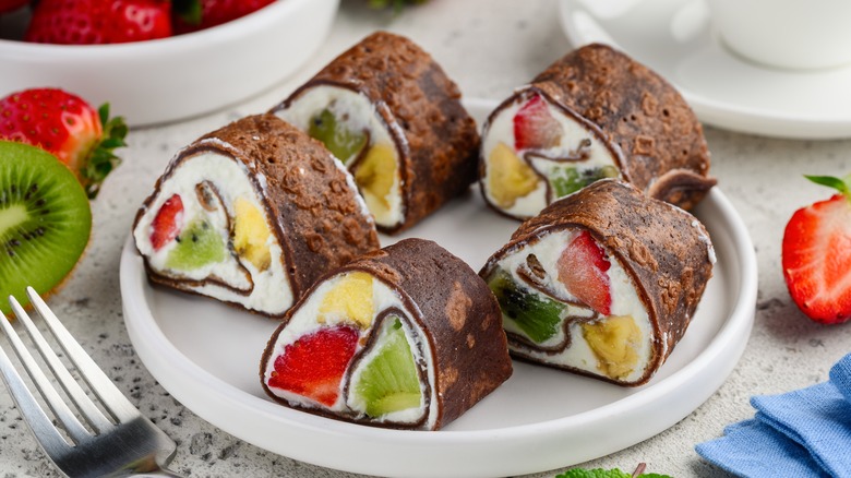 Coconut Mango Sushi Rolls (Sweet Dessert Sushi)